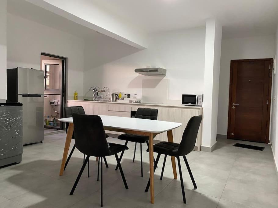 Modern Flat In Flic En Flac-Walk To The Beach Eksteriør billede